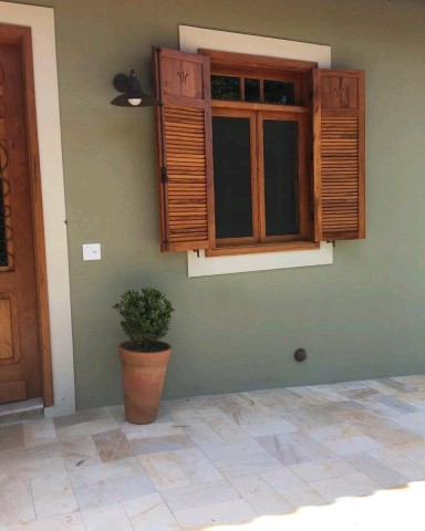 Venda Fizemos portas e janelas de madeira nacional