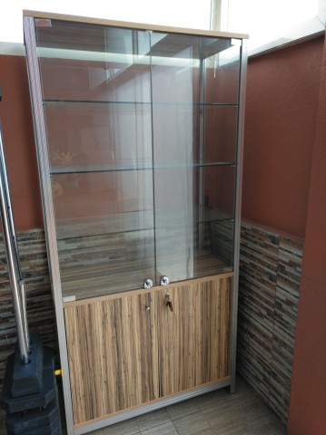 Venda Vitrine em madeira e vidro