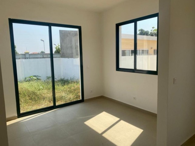 Venda Vende-se esta vivenda V3 no codomínio Porcelana em Viana