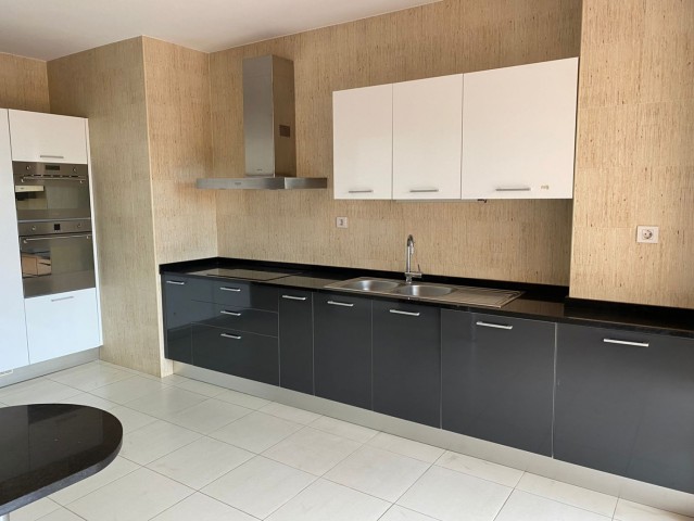 Venda À VENDA: Imponente apartamento em Talatona, T3 vasto, no Condomínio Cristal Terrace