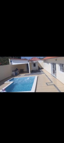 Venda Vivenda V3 com Piscina no Condomínio Vila Flor Camama