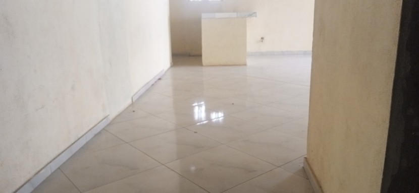 Venda Casa Vivenda V4 no Zango 3 primeira paragem