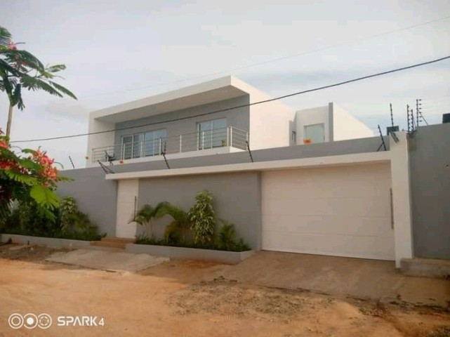 Venda Vivenda t4 Luxuosa no Patriota