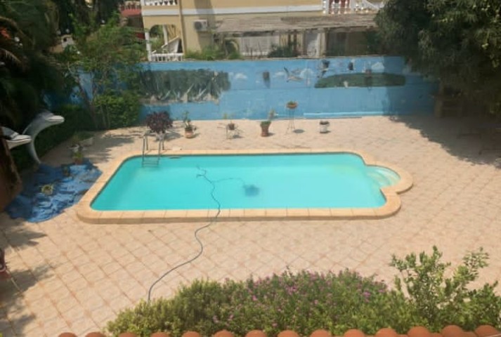 Venda Vivenda T4 mobilada, com piscina+anexo no Benfica, rua do BFA, após o Banco SOL