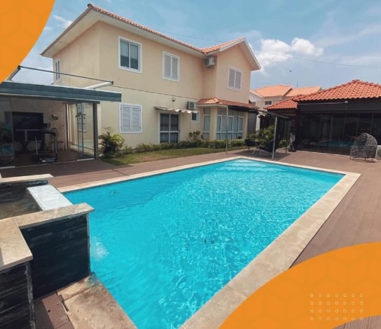 Venda *Vivenda V4 Duplex em condomínio, Parque das Acácias