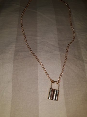 Venda Fio dourado com pingente de cadeado