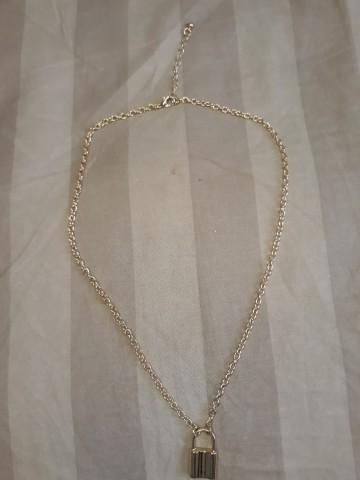 Venda Fio dourado com pingente de cadeado