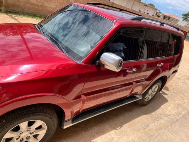 Venda Mitsubishi pajero impecavèl