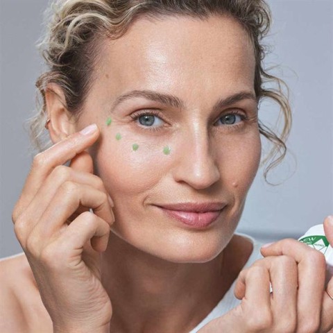 Venda Creme iluminador para região dos olhos