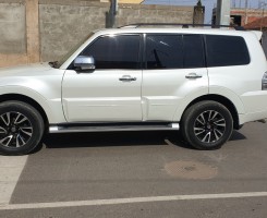 A venda Mitsubishi Pajero V6