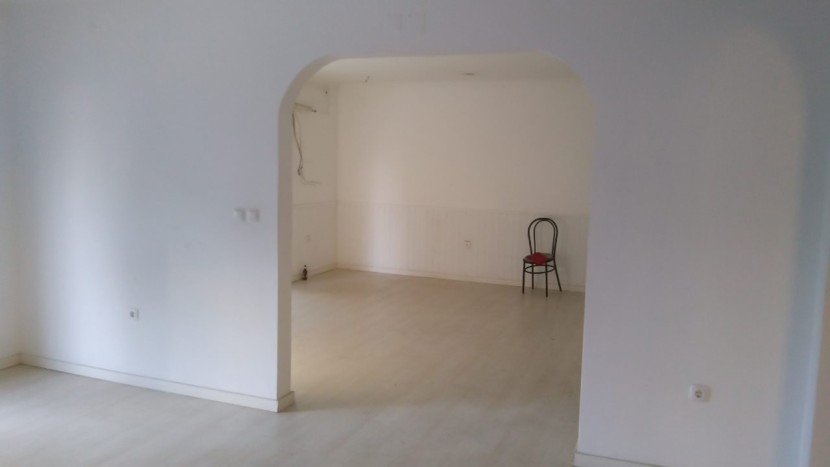 Venda ARRENDA-SE ESCRITÓRIO 280m2 INGOMBOTA