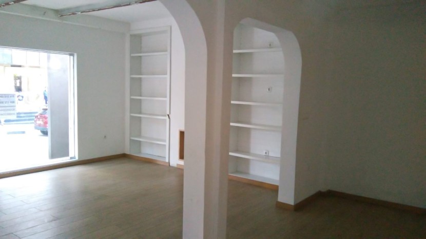 Venda ARRENDA-SE ESCRITÓRIO 280m2 INGOMBOTA
