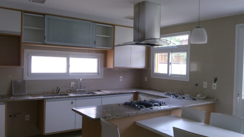 Venda VENDE-SE MORADIA T4+1 - CONDOMÍNIO RIVIERA -TALATONA