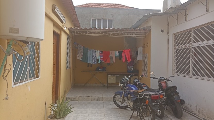 Venda Vivenda V3 com anexo, na Maianga, rua da Tudor centro da Cidade