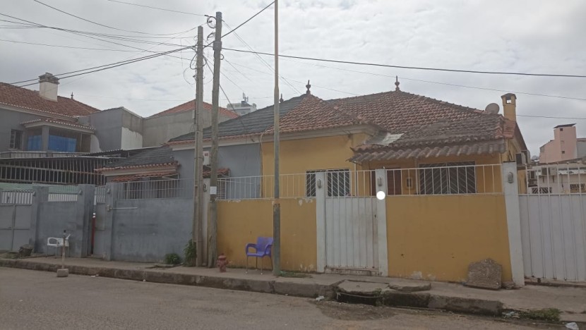Venda Vivenda V3 com anexo, na Maianga, rua da Tudor centro da Cidade