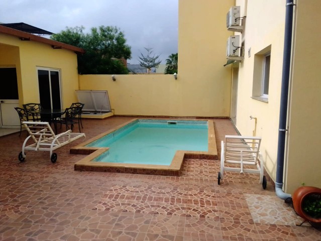 Venda ARRENDA-SE VIVENDA V3+1 C/PISCINA + ANEXO - CONDOMÍNIO REAL PARK