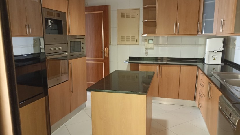 Venda ARRENDAMENTO ARRENDA-SE VIVENDA V3 DUPLEX, NO CONDOMÍNIO LUAR DE TALATONA