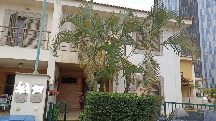 Venda ARRENDAMENTO ARRENDA-SE VIVENDA V3 DUPLEX, NO CONDOMÍNIO LUAR DE TALATONA