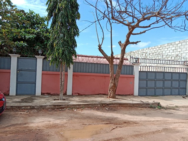 Venda Arrendo uma um imóvel T 3 +1 no Cama 1