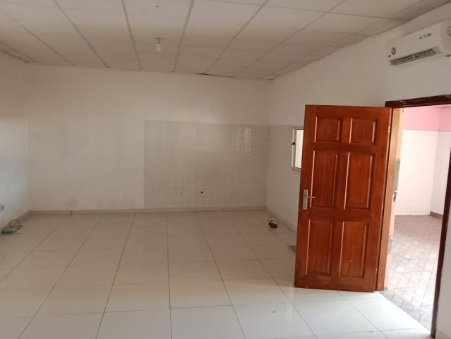Venda Arrendo uma um imóvel T 3 +1 no Cama 1