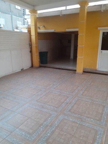 Venda Vivenda T.5 sem mobília No Camama junto a estrada