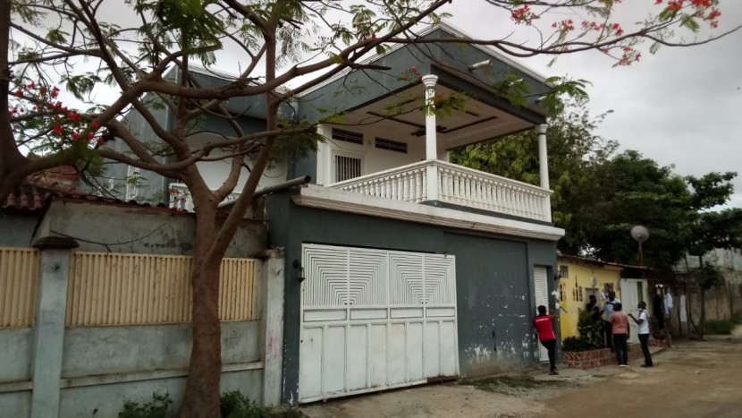 Venda Vivenda T5 a venda no Camama, junto ao SINFU