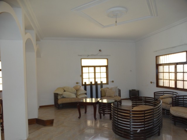 Venda VENDE-SE MORADIA T7 C/PISCINA + ANEXO - MORRO BENTO