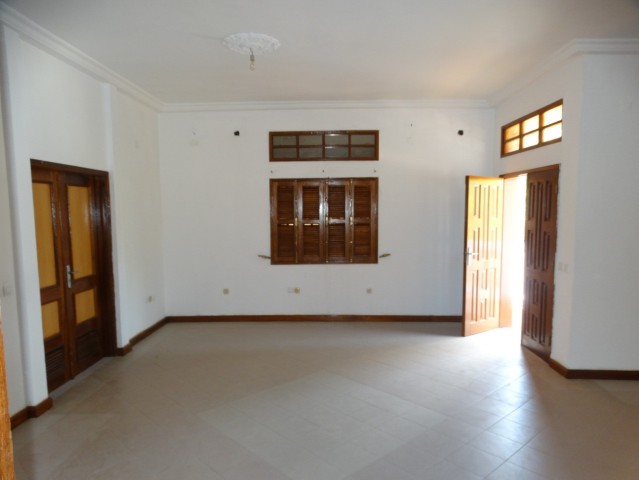 Venda VENDE-SE MORADIA T7 C/PISCINA + ANEXO - MORRO BENTO