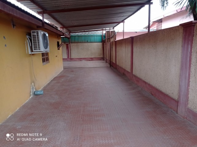 Venda Vivenda t4 condomínio Bpc