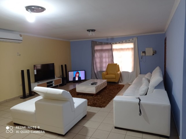Venda Vivenda t4 condomínio Bpc