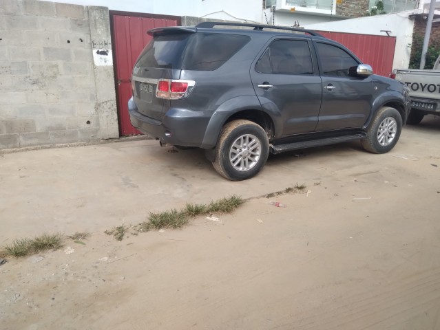 Venda TOYOYA fortunner v6 gasolina