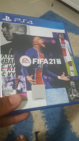 Venda Fifa 21 semi-novo e God of war 4