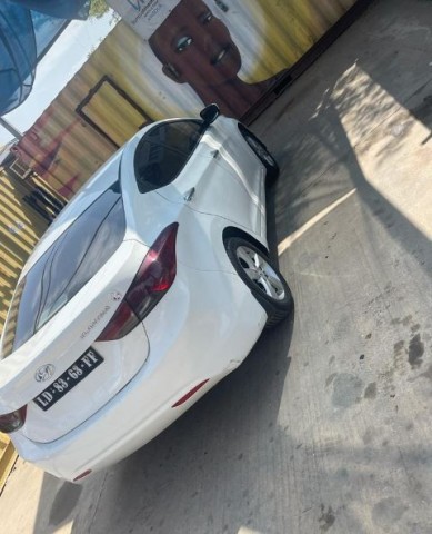 Venda HYUNDAI ELANTRA