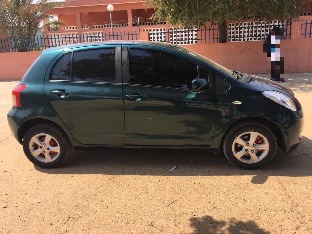 Venda Toyota Yaris automático