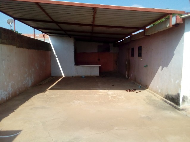 Venda Casa t3 a venda no zango 3