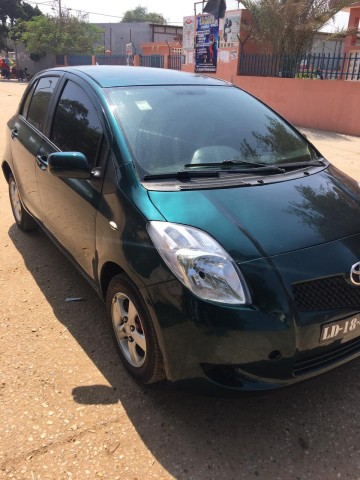 Venda Toyota Yaris automático