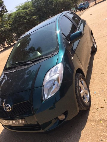 Venda Toyota Yaris automático