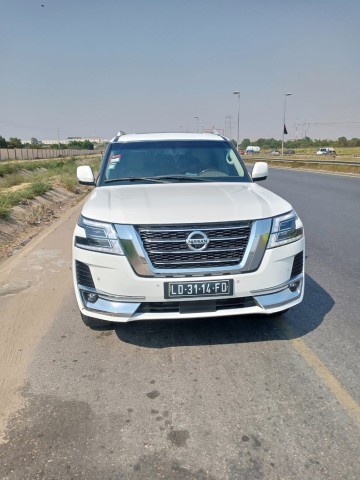 Venda Nissan Patrol (Obama) Branco Pérola Km: 196.693km Motor selado Matrícula série: F.O Banco de Couro Ac. Gelo Preço: 30.Milhões negociáveis