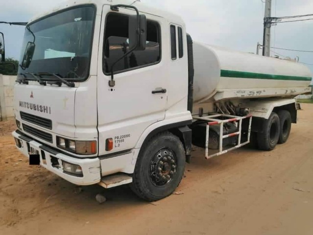 Venda Camião Cisterna Mitsubishi