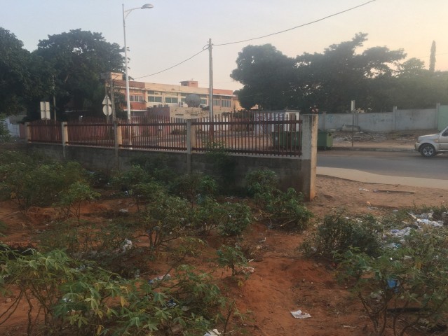 Venda *Terreno a venda*Dimensão: 60/30Já vedado *Viana/Vila ao pé da rádio difusão de Viana