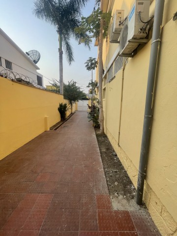 Venda ARRENDAR : VIVENDA V7+1 MAIANGA RUA AIRES DE MENEZES