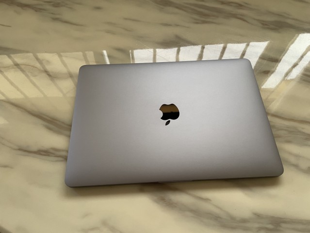 Venda MacBook Pro Touchbar 13/15 polegadas Core i7/16GB/512GB ano 2017,2018