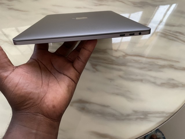 Venda MacBook Pro Touchbar 13/15 polegadas Core i7/16GB/512GB ano 2017,2018
