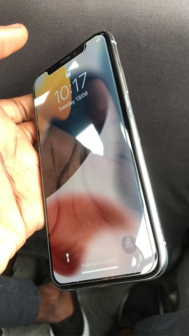 Venda IPhone X/64GB, novo (com carregador), origem Reino Unido: 200.000kzs