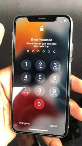 Venda IPhone X/64GB, novo (com carregador), origem Reino Unido: 200.000kzs