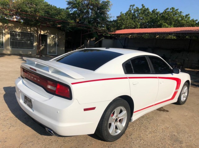 Venda Dodge challeng 5.7 v6 impecável