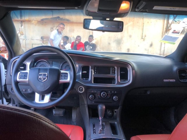 Venda Dodge challeng 5.7 v6 impecável