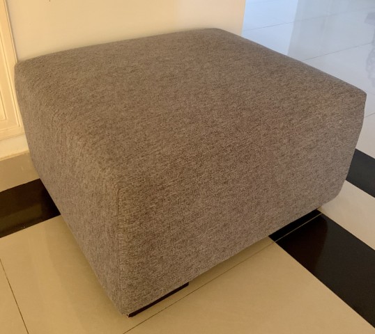 Venda Sofá Cinza com Pouf
