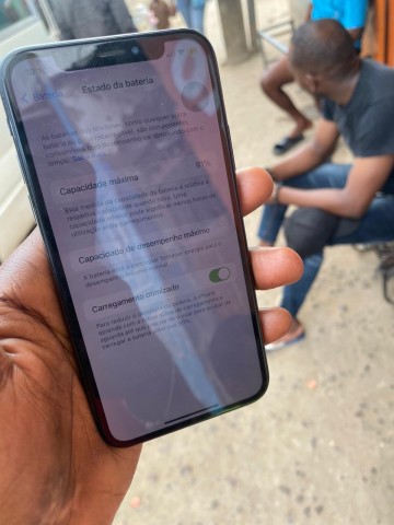Venda IPhone X/64GB, bateria 91%, tudo funcionando: 170.000kzs (negociável)