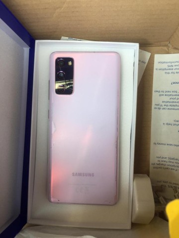 Venda SAMSUNG GALAXY S20 (SEMI NOVO) 180.000kzs (negociável)